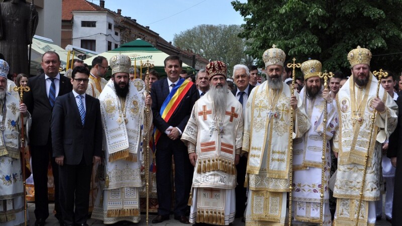 Marcel Vela, alături de oficiali ai Bisericii Române