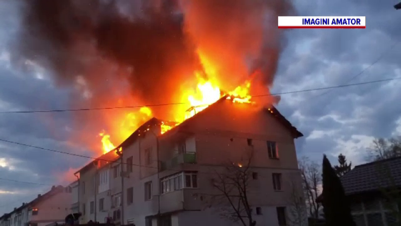 Incendiu violent la un bloc din Botoșani. Ce s-a întâmplat