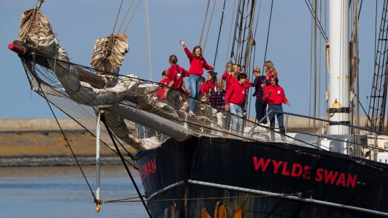 Un grup de elevi olandezi s-a întors acasă din Caraibe după ce a traversat Atlanticul cu un vas vechi de 100 de ani