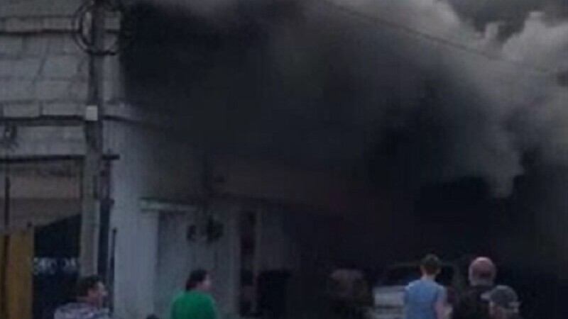 Incendiu violent în Constanța. Un bărbat a fost transportat în stare gravă la spital