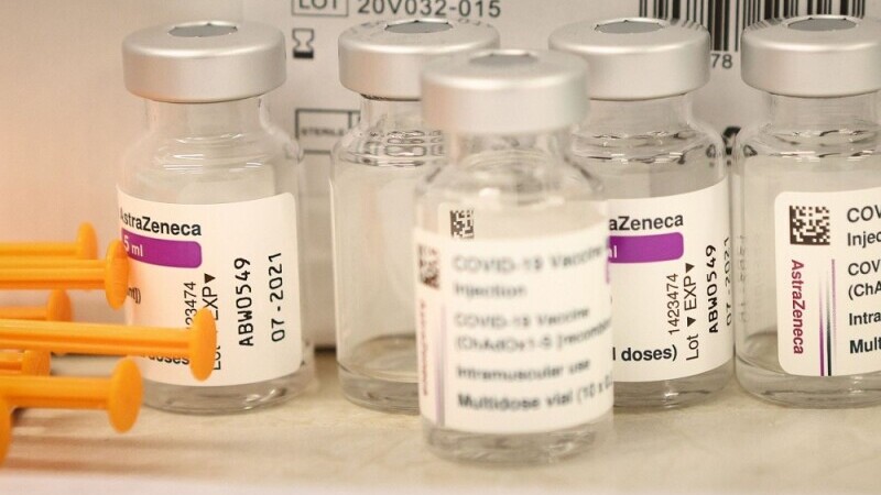 Cum te poţi vaccina cu AstraZeneca începând de azi fără programare