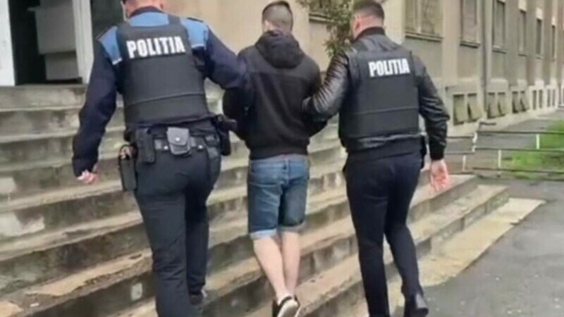 Tâlhar prins de polițiști la Craiova, imediat după ce smuls un telefon din mâna unei femei