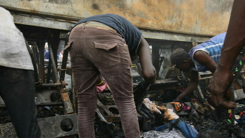 Explozie la o rafinărie clandestină din Nigeria. Sunt peste 100 de morți