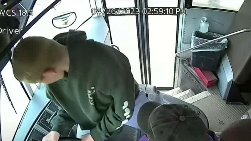 elev autobuz