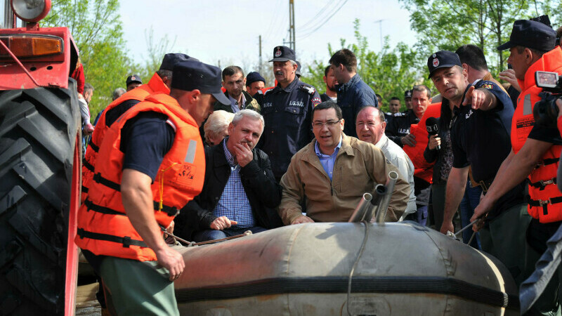 Victor Ponta, Liviu Dragnea, inundatii