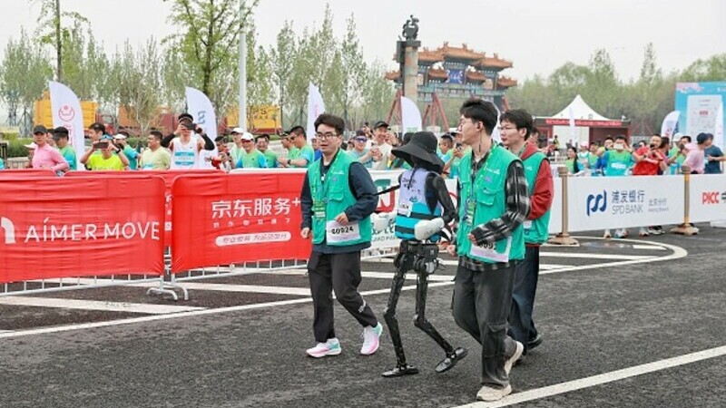 semi-maraton cu roboti china