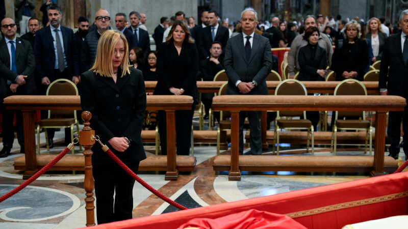 Georgia Meloni la priveghiul papei Francisc