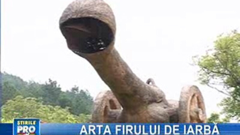 Artă şi natură. Un clujean sculptează în fân!