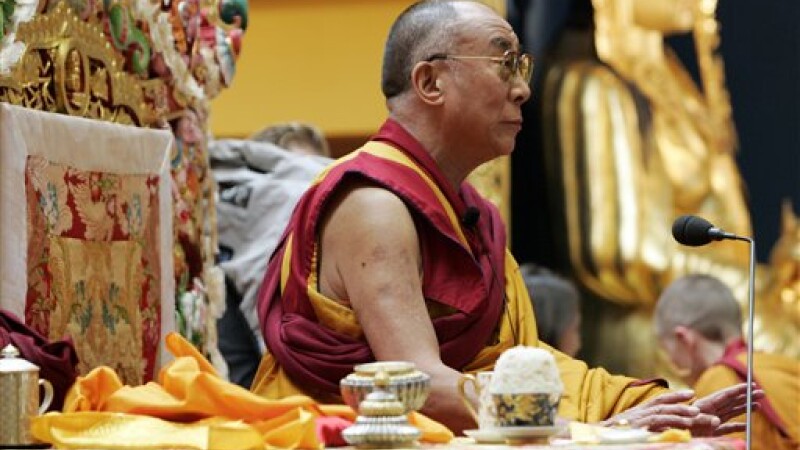 Dalai Lama, internat la spital