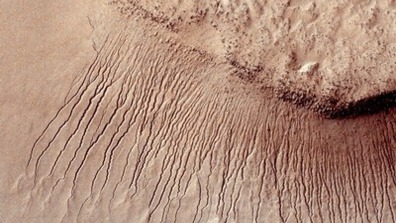 Canale de apa pe Marte