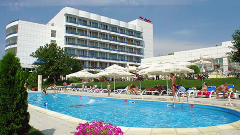 piscina hotel Venus - stiri