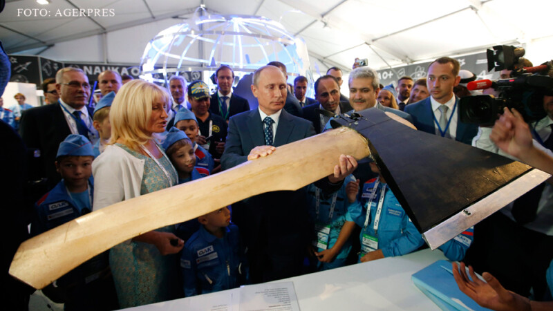 Vladimir Putin cu un topor urias in mana FOTO AGERPRES