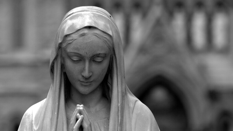 statuie Fecioara Maria - Shutterstock
