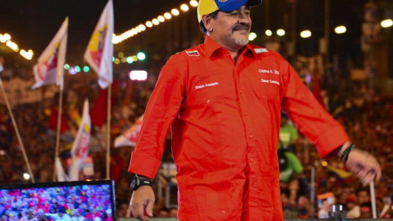 Maradona sustinându-l pe Maduro