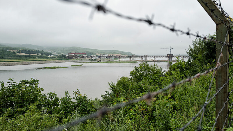 gard la granita dintre China si Coreea de Nord, pe raul Tumen