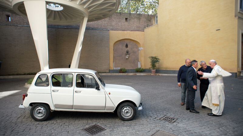 Renault 4 Papa Francisc