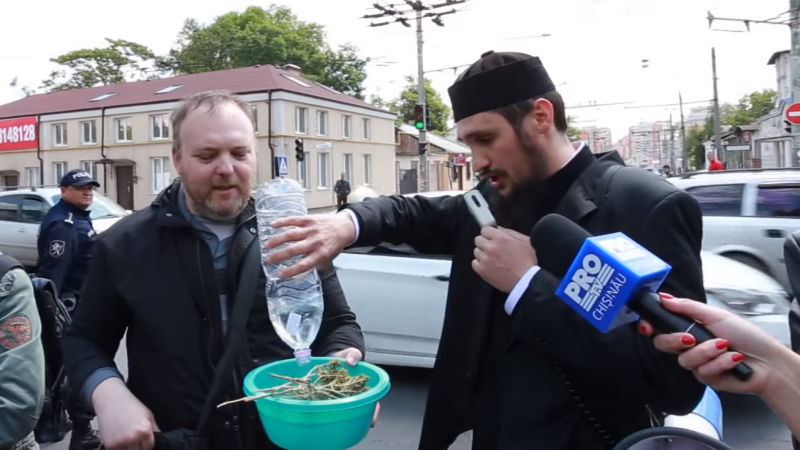 ghenadie valuta cu agheasma la parada gay
