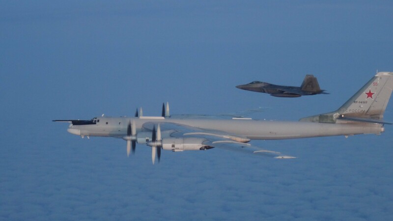 Avioane militare americane şi canadiene au interceptat două bombardiere ruseşti - 1