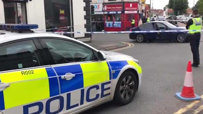Polițist britanic, lovit de propria autospecială condusă de suspectul pe care-l urmărea