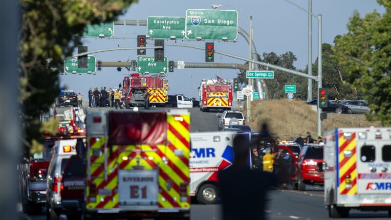 Schimb e focuri pe o autostradă din California