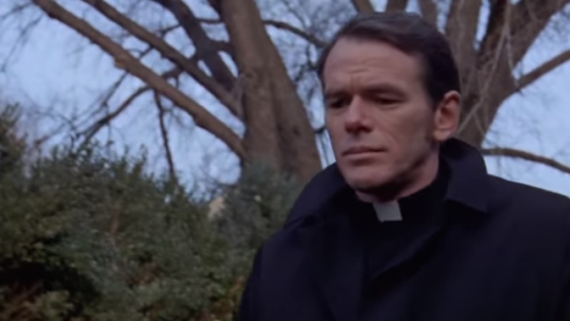 Preot care a apărut în „Exorcistul”, acuzat de hărțuire sexuală