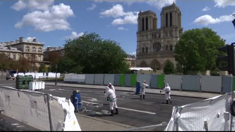 Sute de tone de plumb, topite în incendiul de la Notre-Dame. Ce fac acum autoritățile