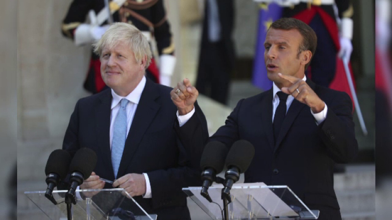 Emmanuel Macron si Boris Johnson