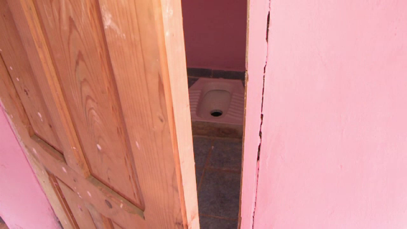 Cum arată acum toaleta școlii unde un copil de 3 ani a murit după ce a căzut în fosa septică