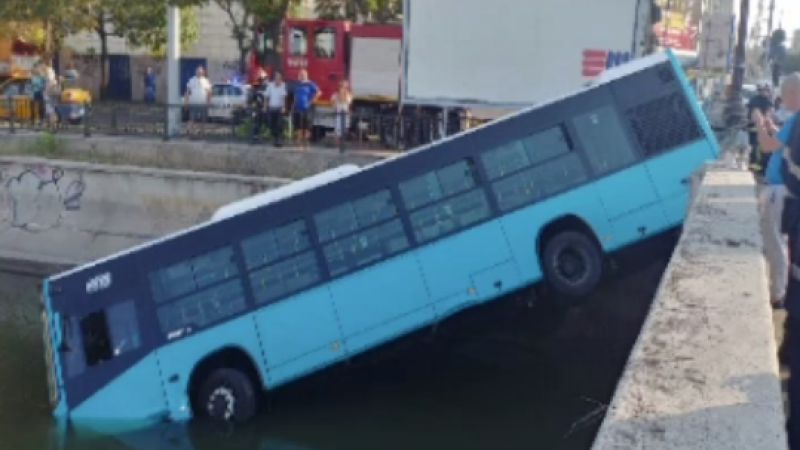 Autobuz STB căzut în Dâmbovița
