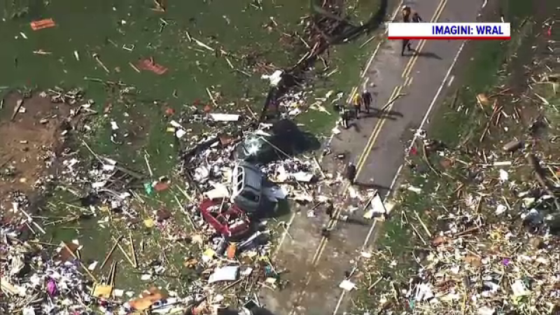 Uraganul Isaias a provocat mai multe tornade în SUA. Pagubele materiale sunt enorme