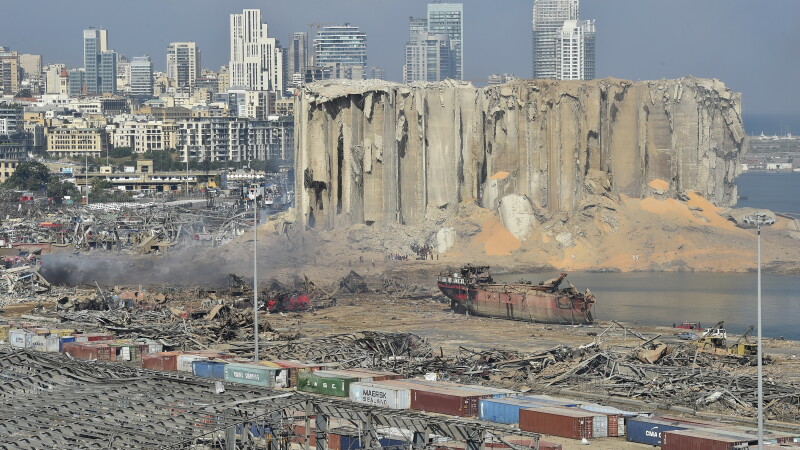 Explozie devastatoare la Beirut. Peste 200.000 de oameni au rămas fără locuinţe