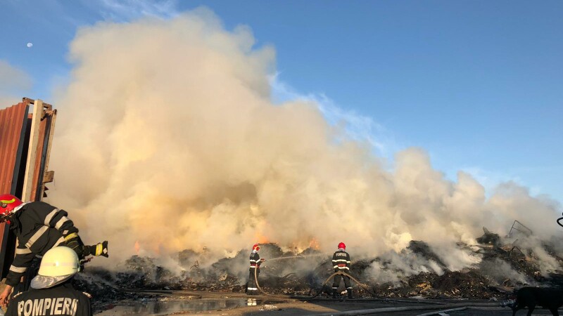 Incendiu la fosta groapă de gunoi din Chitila. A fost emis mesaj RO-ALERT