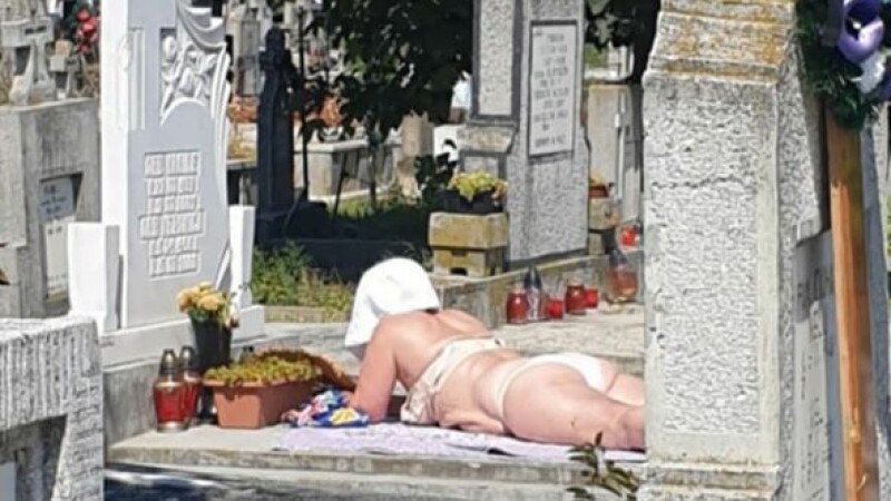 La plajă pe mormânt, într-un cimitir din Alba Iulia