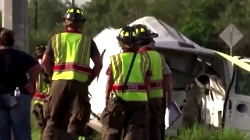 Tragedie în SUA. Zece migranţi au murit, iar 20 au fost răniţi după ce camioneta în care se aflau s-a răsturnat