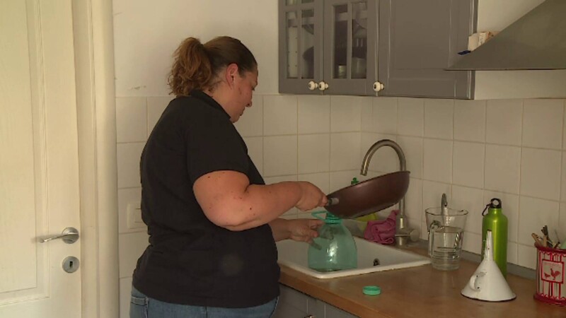 Românii aruncă uleiul folosit la chiuvetă, deși ar putea primi gratuit altul în loc. Ce trebuie să facă