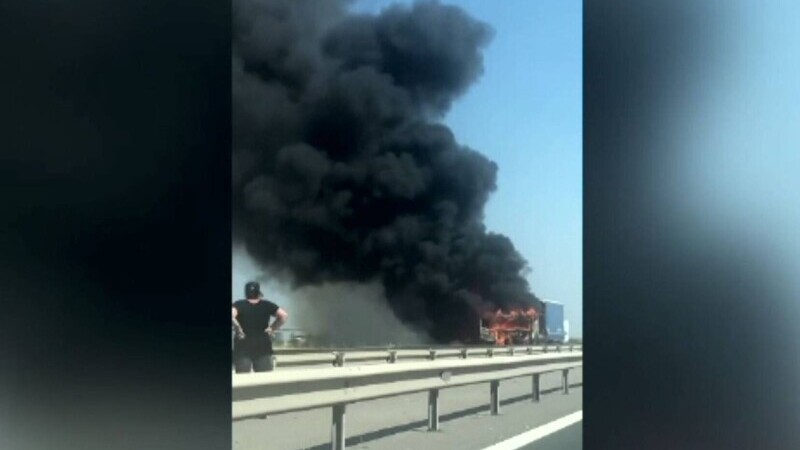Un tir a luat foc pe Autostrada București-Piteși. De unde a pornit incendiul
