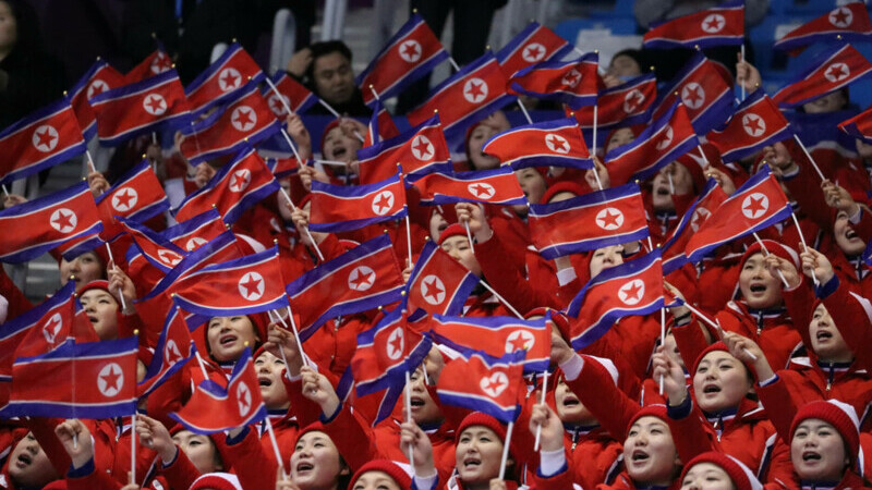 Coreea de Nord ridică măsura de purtare obligatorie a măștii și anunță ”victoria zdrobitoare” împotriva Covid-19