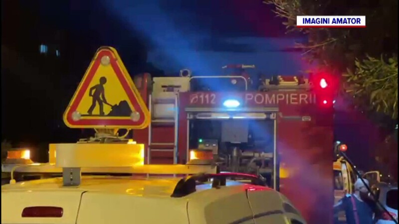 Incendiu într-un bloc din Craiova, de la o lumânare aprinsă nesupravegheată. Mai mulți locatari au ajuns la spital