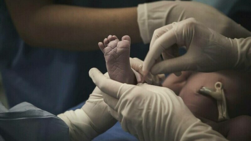 bebelus nou nascut avort
