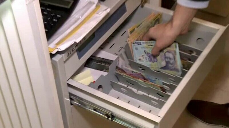 Dob&acirc;nzile la credite nu par să dea &icirc;napoi &icirc;n acest an. Cum să faci rambursarea anticipată, ca să ieși pe plus