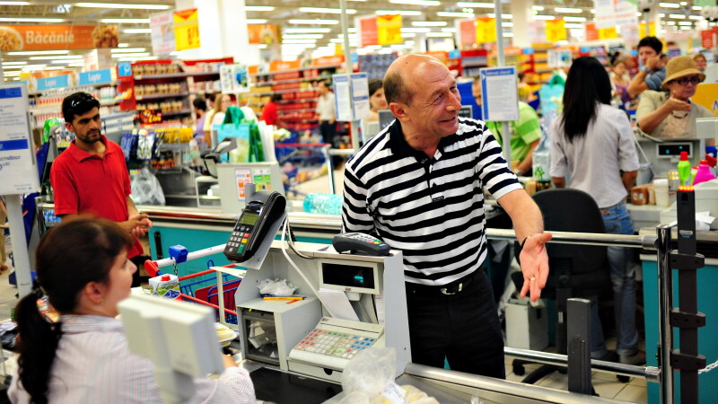 Traian Basescu la cumparaturi