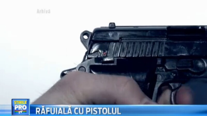 Mai multe focuri de arma au tulburat aseara tihna unei familii din comuna Feleac, judetul Cluj
