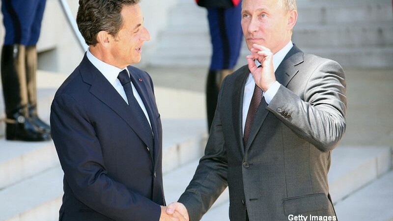 Vladimir Putin si Nicolas Sarkozy