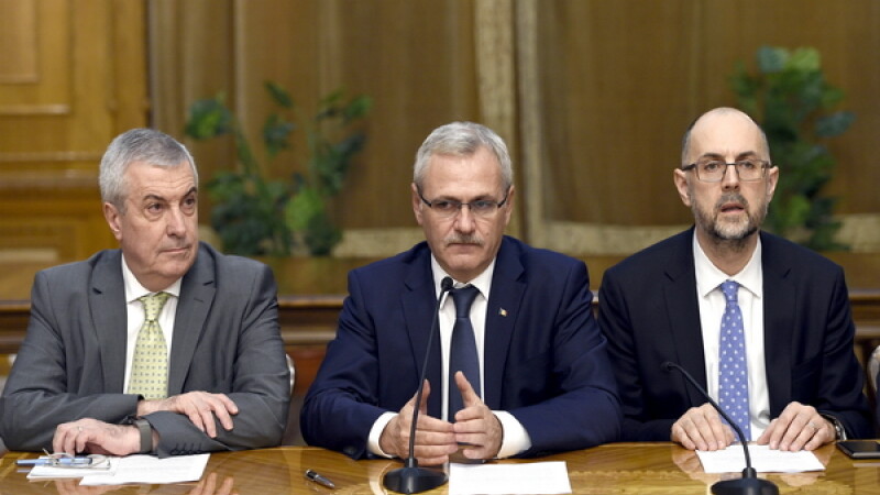 Copresedintele ALDE Calin Popescu-Tariceanu (stg.), presedintele PSD, Liviu Dragnea (ctr.), si presedintele UDMR, Kelemen Hunor (dr.)