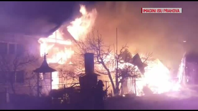 Incendiu de proporţii în Prahova. Pompierii au intervenit cu 6 autospeciale