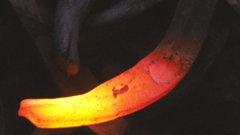 fier inrosit in foc