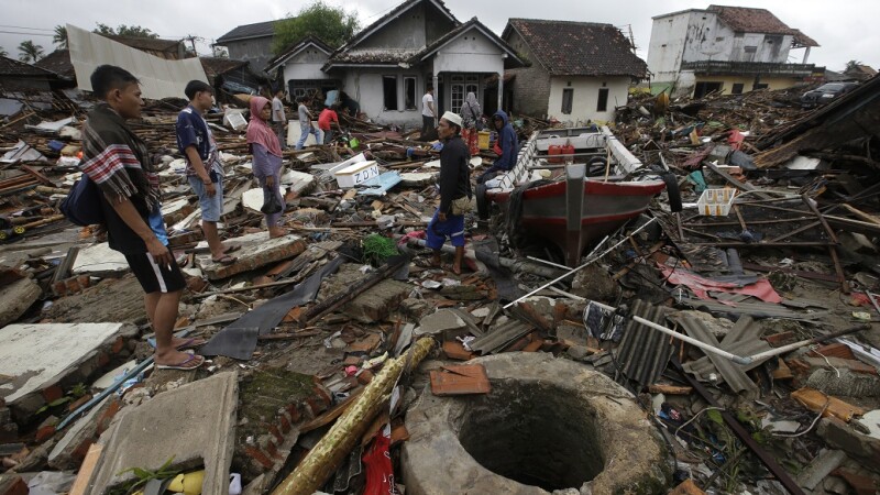 sat distrus de tsunami în Indonezia