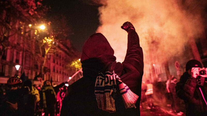 Francezii protestează față de noua reformă a pensiilor