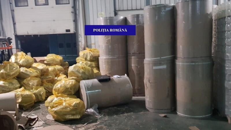 Aproape 5 milioane de țigări de contrabandă, ascunse în role de hârtie, la Borș - 4