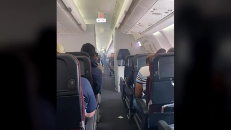 Avion plin cu fum